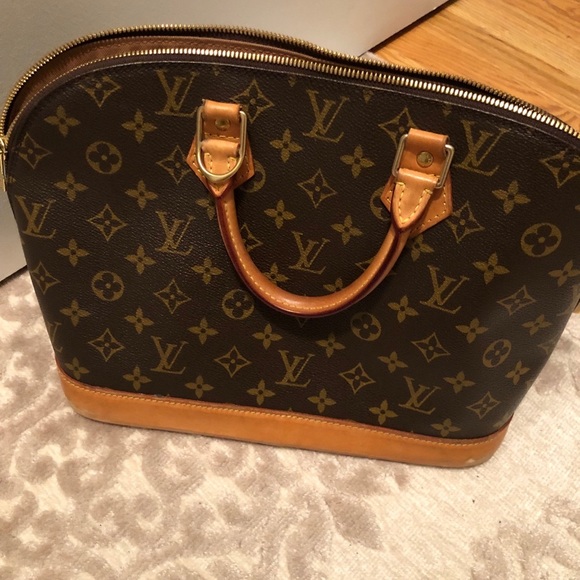 Louis Vuitton Handbags - Louis Vuitton Alma MM handbag